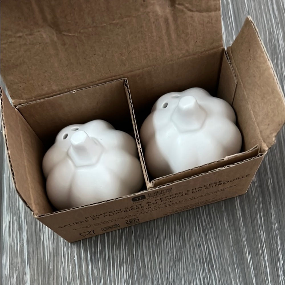 White Pumpkin Salt and Pepper Shakers - Picture 4 of 4